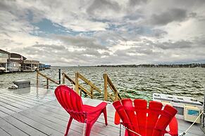 Waterfront Lake Conroe Getaway w/ Multiple Decks!