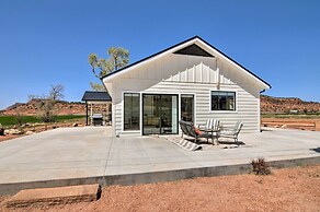 Modern Ranch House w/ Fire Pit & Valley Views