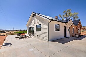 Modern Ranch House w/ Fire Pit & Valley Views