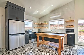 Modern Ranch House w/ Fire Pit & Valley Views