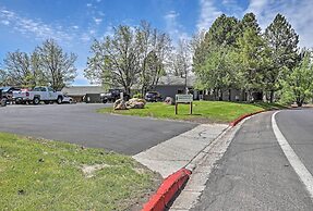 Flagstaff Townhome w/ Deck: Easy Access Downtown!