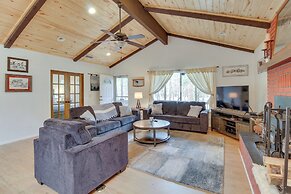 Near Golf & Hiking: Updated Country Club Cabin!