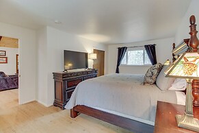 Near Golf & Hiking: Updated Country Club Cabin!