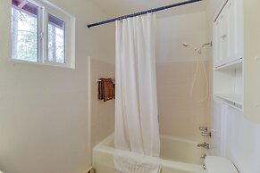 Near Golf & Hiking: Updated Country Club Cabin!