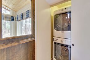 Near Golf & Hiking: Updated Country Club Cabin!