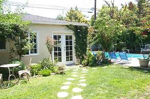 Charming Culver City Cottage w/ Shared Pool+garden
