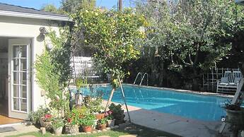 Charming Culver City Cottage w/ Shared Pool+garden