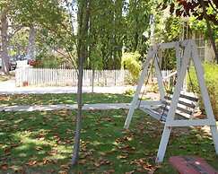 Charming Culver City Cottage w/ Shared Pool+garden