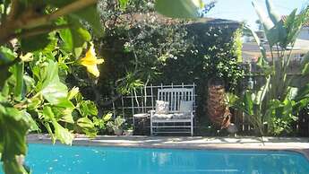 Charming Culver City Cottage w/ Shared Pool+garden