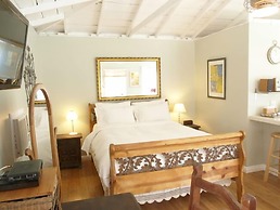 Charming Culver City Cottage w/ Shared Pool+garden