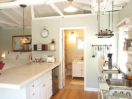 Charming Culver City Cottage w/ Shared Pool+garden