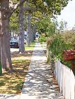 Charming Culver City Cottage w/ Shared Pool+garden