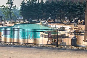 Southwind Seven Springs Home on Ski Slopes!