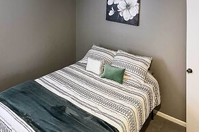 Modern Townhome w/ Fireplace: Near Stoll Park