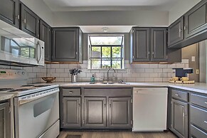 Modern Townhome w/ Fireplace: Near Stoll Park