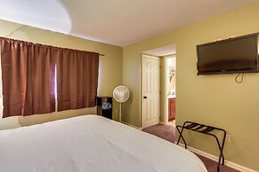 Bear-sighting Condo: Walk to Downtown Gatlinburg!