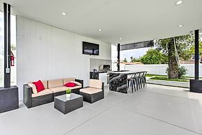 Putting Green & Gazebo: Upscale Peoria Home