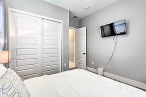 Putting Green & Gazebo: Upscale Peoria Home