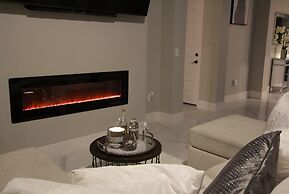 Putting Green & Gazebo: Upscale Peoria Home