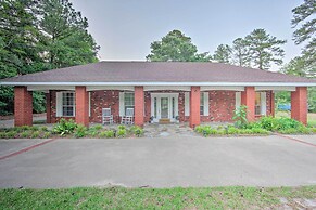 Lovely Hawkins Home w/ Patio & Hangar Garage!
