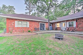 Lovely Hawkins Home w/ Patio & Hangar Garage!