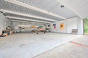 Lovely Hawkins Home w/ Patio & Hangar Garage!