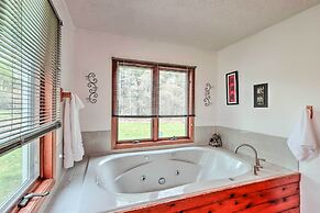 7 Mi to Big Boulder Mountain: Poconos Escape!