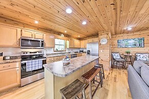 Scenic Murphy Escape With Hot Tub & Fire Pit!