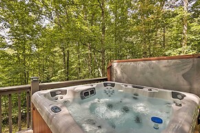 Scenic Murphy Escape With Hot Tub & Fire Pit!