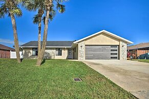 Bright Ormond Beach Home ~ 14 Mi to Daytona!