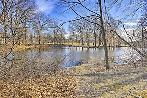 Chic Newark Escape w/ Balcony < 14 Mi to Nyc!