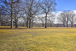 Chic Newark Escape w/ Balcony < 14 Mi to Nyc!