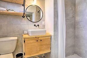 Chic Newark Escape w/ Balcony < 14 Mi to Nyc!