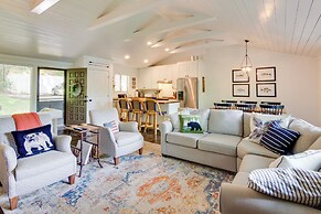 High-end Sapphire Retreat on Fairfield Lake!