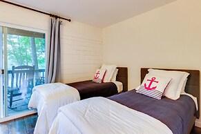 High-end Sapphire Retreat on Fairfield Lake!