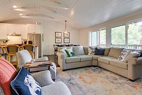 High-end Sapphire Retreat on Fairfield Lake!