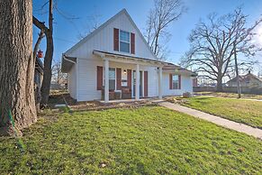 Cozy Cedar Rapids Pad - 2 Blocks to Mercy Care!