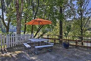 Waterfront Troutdale Hideaway: Sandy River Fishing