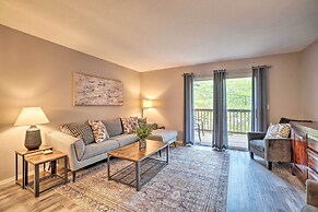 Modern Condo w/ Deck ~ 7 Mi To Branson Landing!