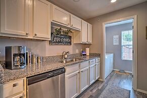 Modern Condo w/ Deck ~ 7 Mi To Branson Landing!