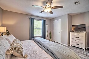 Modern Condo w/ Deck ~ 7 Mi To Branson Landing!