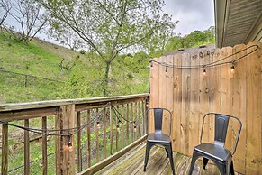 Modern Condo w/ Deck ~ 7 Mi To Branson Landing!