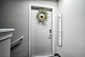 Modern Condo w/ Deck ~ 7 Mi To Branson Landing!