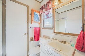 Rustic & Western House on Lake - Swim & Fish!