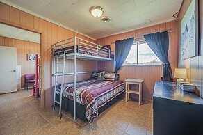 Rustic & Western House on Lake - Swim & Fish!