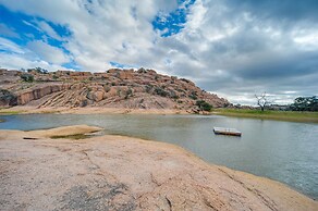 Rustic & Western House on Lake - Swim & Fish!