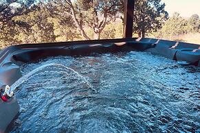 Alto Cabin w/ Stunning Views, Hot Tub + Sauna!