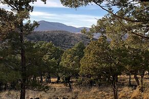 Alto Cabin w/ Stunning Views, Hot Tub + Sauna!