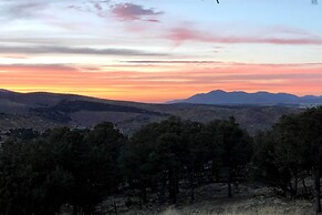 Alto Cabin w/ Stunning Views, Hot Tub + Sauna!