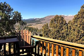 Alto Cabin w/ Stunning Views, Hot Tub + Sauna!